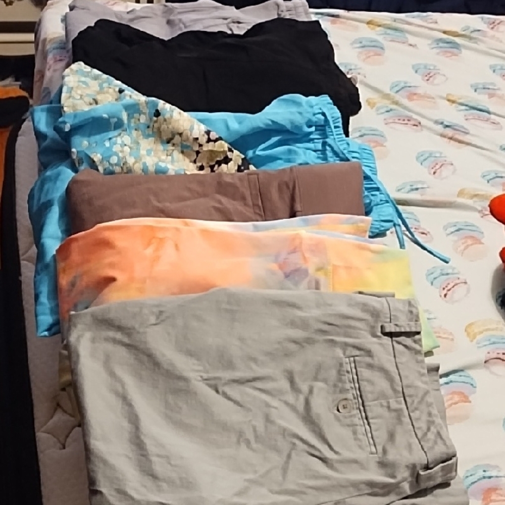 Women's Size Large Bottom Lot